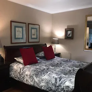 Authentic Newlands Apartment